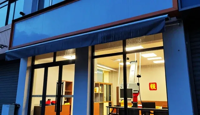 外墙清洗中如何选择清洗剂与工具
